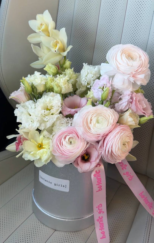 Petite Bloom Box – Pastel Palette (Florist's Choice)